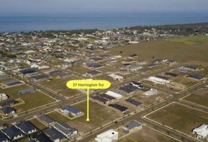 508m2 land with 16m frontage, 5 mins walk to the beach