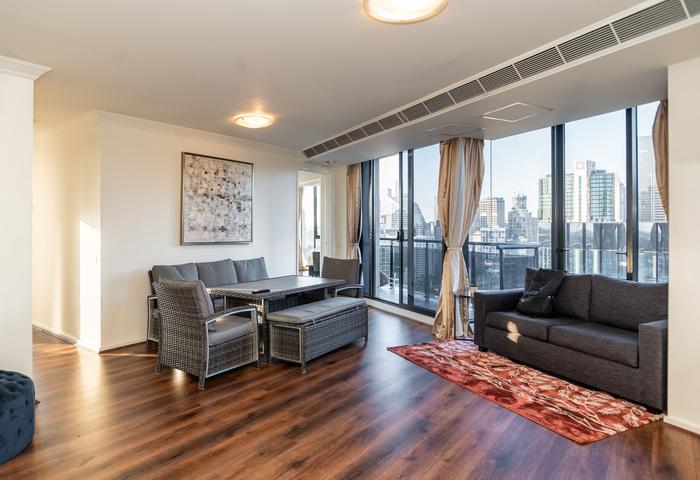 BEST MILLION DOLLAR VIEWS OF 118 SQM SUB PENTHOUSE IN SOUTHBANK