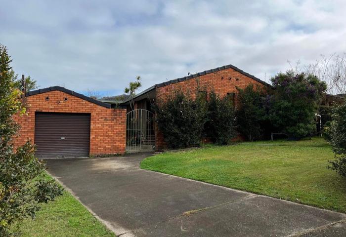 Central Family Home- Motivated Seller !!
