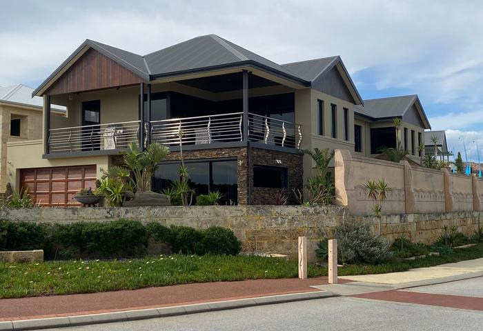 **UNDER OFFER TO BOB AND FIONA***