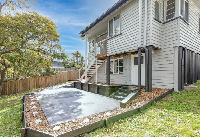Central Location, NO FLOODING, established trees, 30-second walk to horse agistment