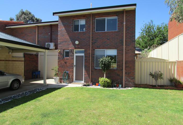 Desirable End of Terrace Townhouse 