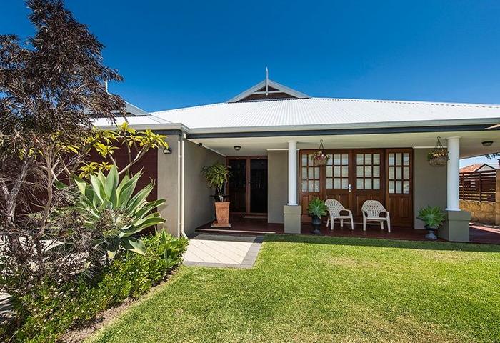 BIG BLOCK…BIG HOUSE… CLOSE TO BEACH…..