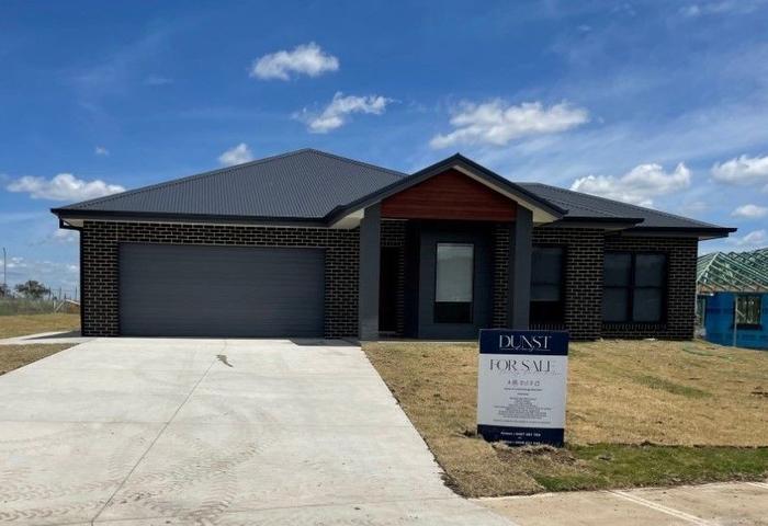Brand new &quot;Dunst Home&quot; in beautiful Moore Creek Gardens 