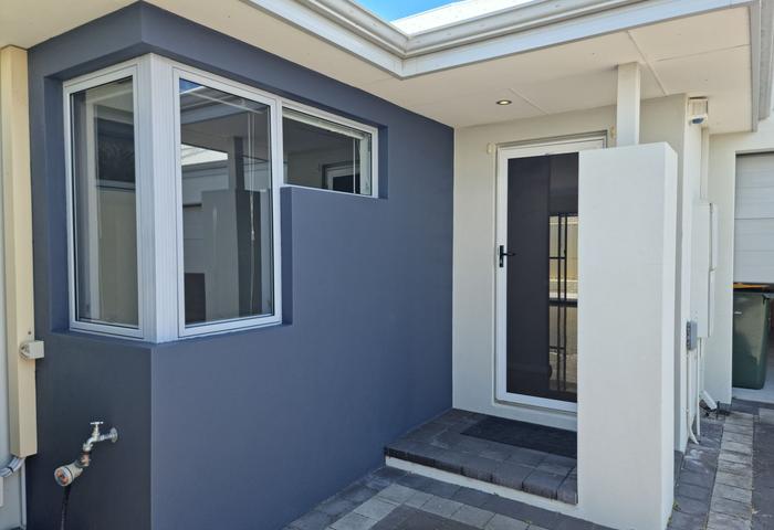 MODERN &amp; STYLISH - No Strata Fees