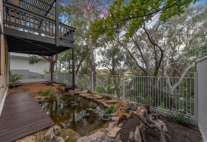 Multiple living spaces. Flexible rent or stay options. Great views overlooking the valley