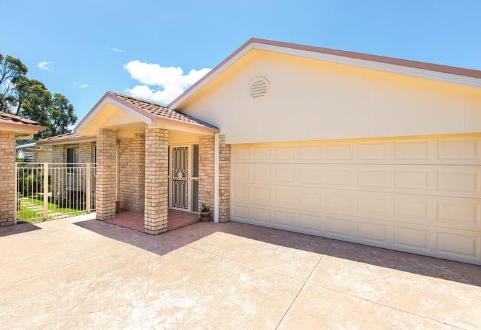 Beautiful single level Over 55 villa - 3 bedroom with a level walk to  Warners Bay foreshore