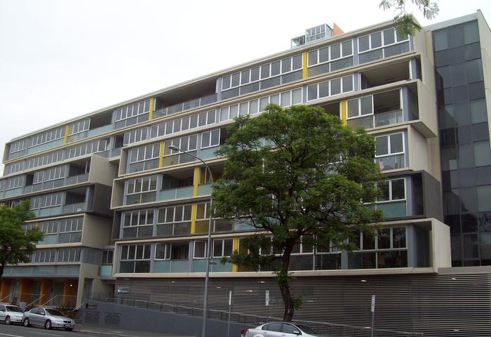 Modern fully furnished one bedroom apartment with private secure parking in great location.  Excellent investment property.  Rental return above 6.5%