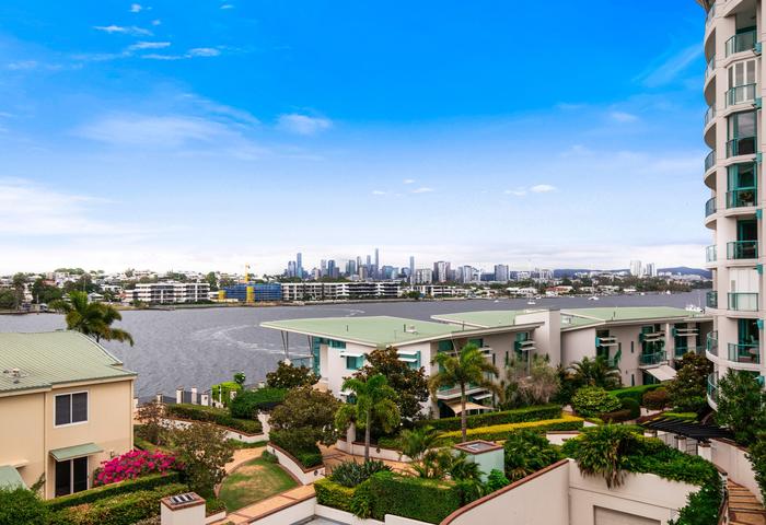 Riverfront  Luxury Living 
