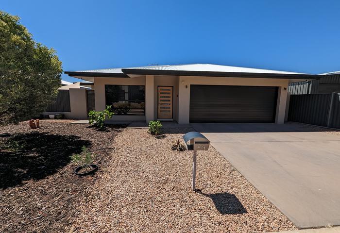 Stunning family home In highly desirable location!