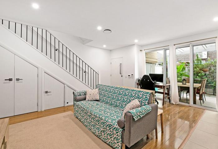 2 Level Townhouse with 2 Spacious Courtyards