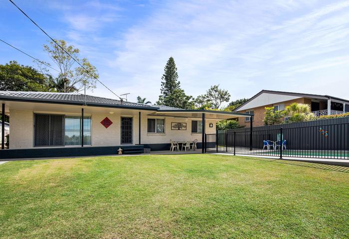 BIG BLOCK! ATTENION FIRST HOME BUYERS, INVESTORS OR DOWN SIZERS!!