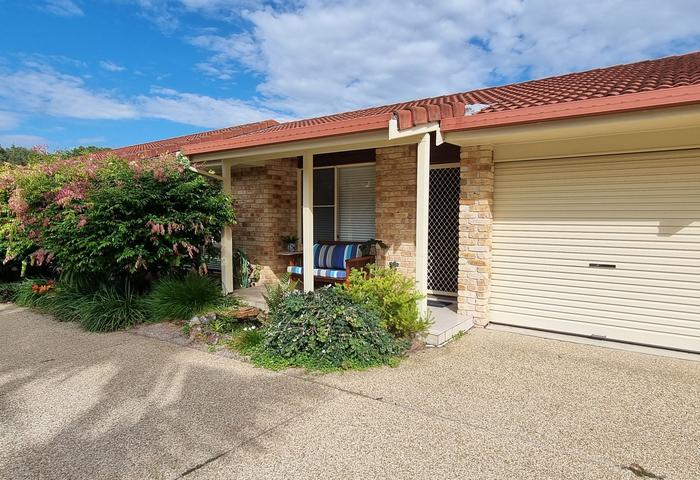 Rare opportunity to live in this well positioned sunny Villa. Just move in and enjoy.