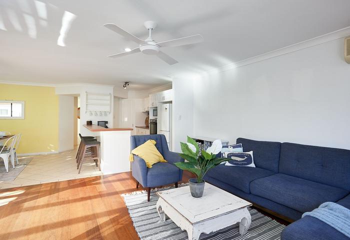 Spacious Duplex only 600m to Burleigh beach