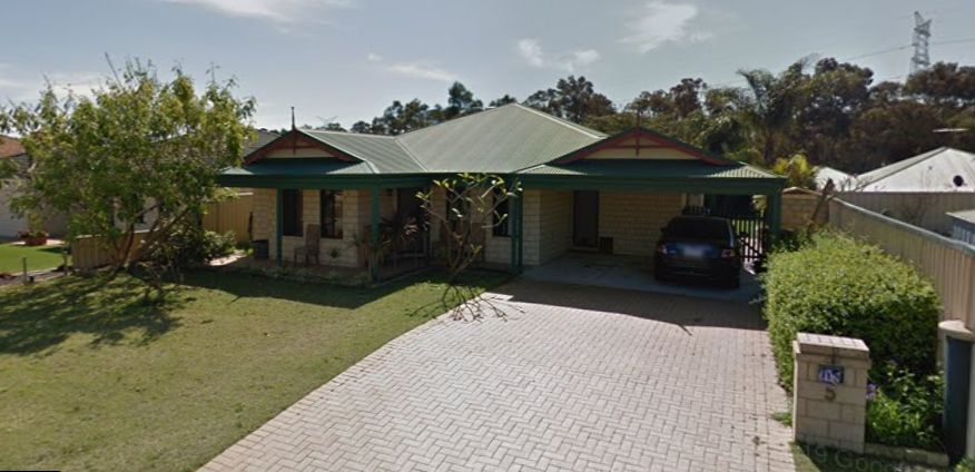 REDUCED! 4x2 WITH NORTH FACING BACKYARD, SOLAR PANELS AND RAINWATER TANK
