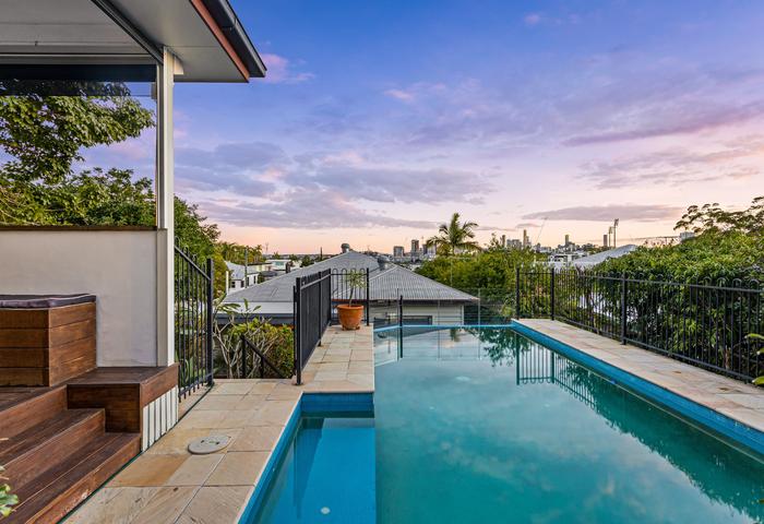  Sensational Views - Entertainer Family Home
