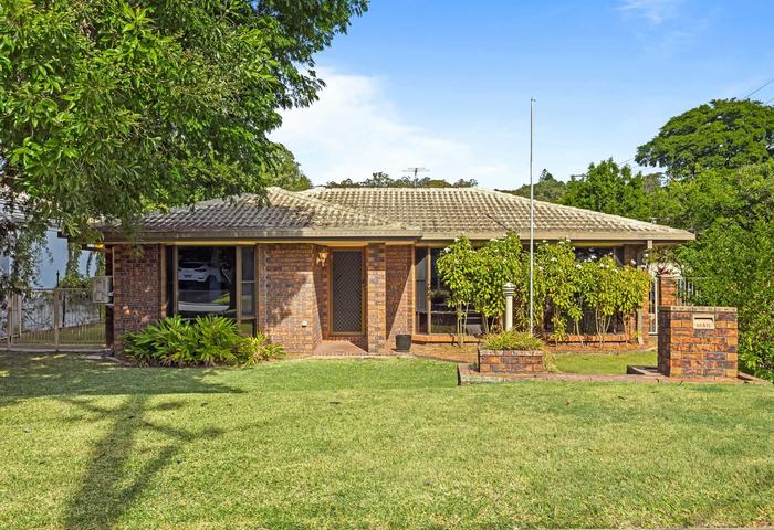 Prestigious Blue Chip Location, Family Home, Flood Free