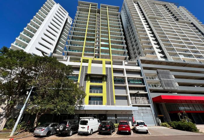 Spacious apartment with magnificent sea views at Darwin City centre!