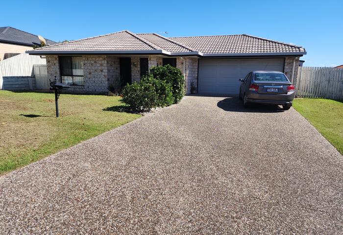 PICADILLY CIRCUIT, URRAWEEN FAMILY HOME CLOSE TO SCHOOLS, SHOPPING CENTRE, HOSPITAL AND ALL ASSOCIATED SERVICES AND GREAT BEACHES.