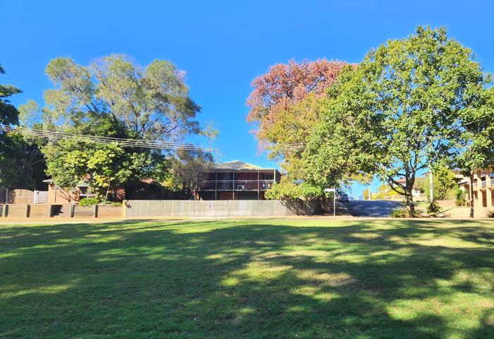Serene Family Home with Spectacular Views and Convenience