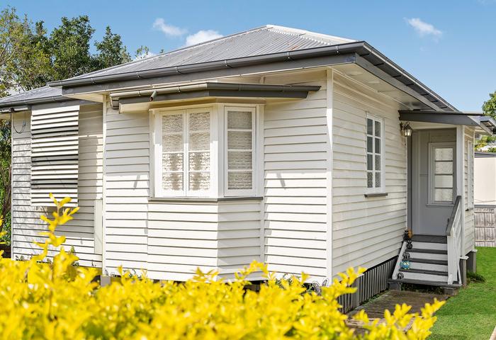 For Sale - Dual income with 2 street frontage!