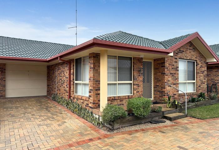 SINGLE LEVEL LIVING A SHORT STROLL FROM THE LAKE