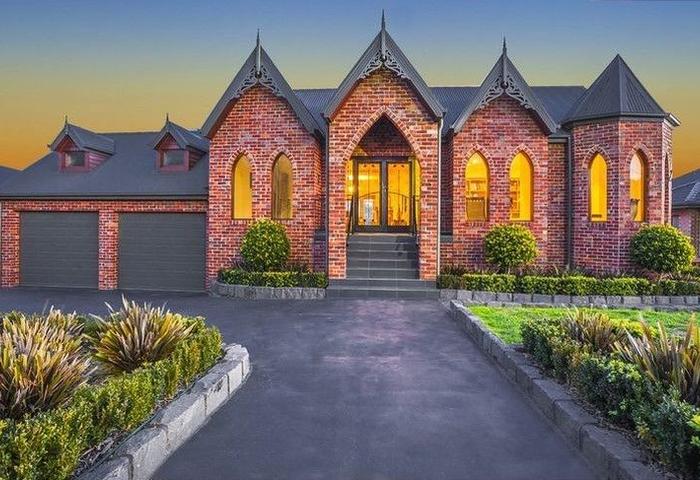   Simply Stunning Dream Home with Skyline View to Melbourne City 