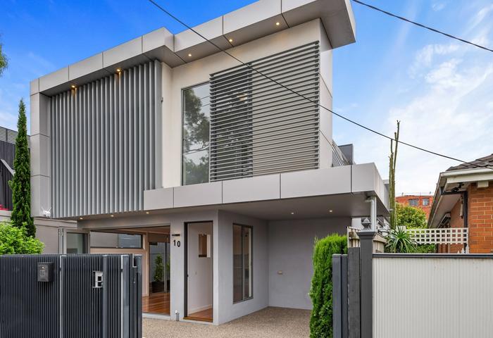 Contemporary design &amp; vibrant location