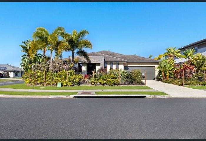 IMMACULATE EX-DISPLAY HOME - FULLY FURNISHED 