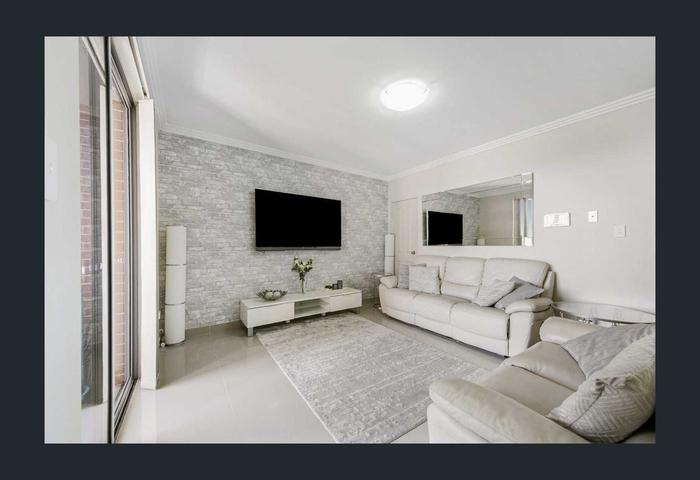 Modern First Floor Apartment with Air-Conditioning, Gas Cooking and Elevator Access!