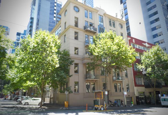 Large Art Deco Studio in the Heart of the City