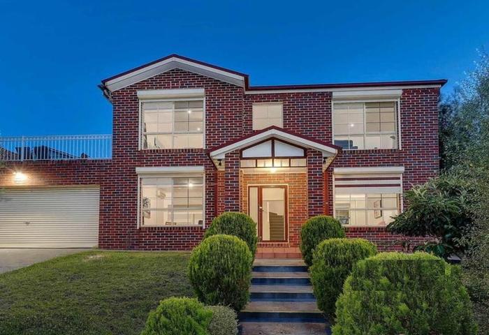 5 Bedrooms House: a perfect first home, a great investment!