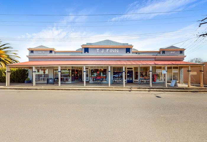 Rural Tranquility with Commercial Opportunity