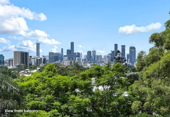 SPECTACULAR CITY VIEWS - SOUGHT AFTER LOCATION 