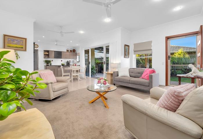 3-bed garden villa with yard - Gated over-55s 'freehold' village!