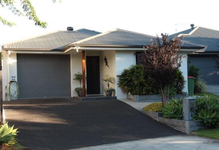6 MONSAL LANE, HOLMVIEW (Secluded Location, Parklands 200mts)