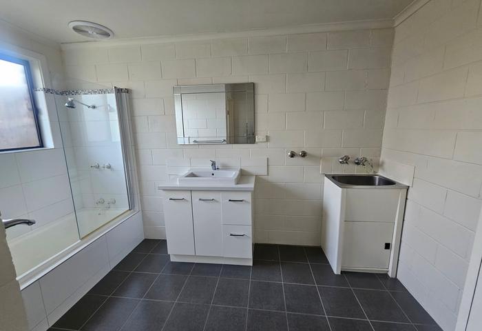 Charming Unit in Prime Location