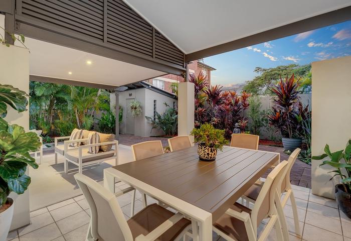 Exclusive &amp; Elegant Townhouse