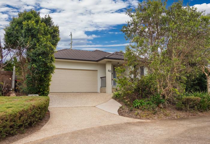 Welcome to 40 Kidston Crescent, Warner, this lovely 3 bedroom, 2 living, 2 bath lowset home located in a quiet neighbourhood is designed to delight