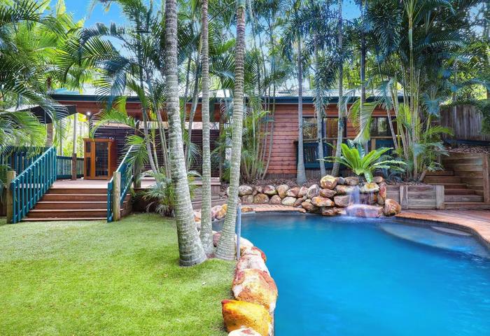 Huge Uniquely Designed Home In Central Location+view