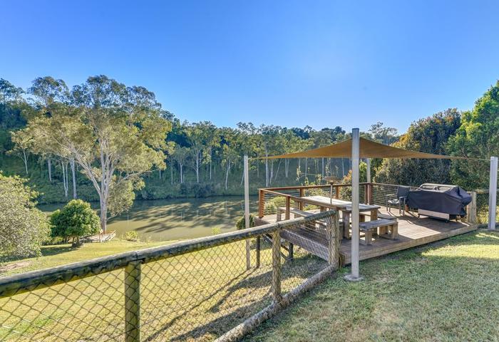 Karalee Estate with PRIVATE River Access &amp; SEPARATE Teenager Retreat / Flat