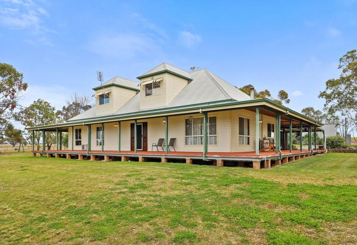 Picturesque 100 acre property near Tamworth