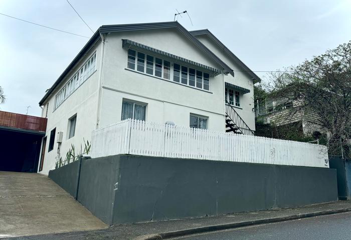 Family home with 3bd Granny flat below and big back yard