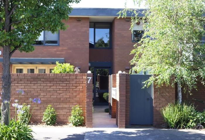Secure Two Bedroomed Unit in Well Maintained,Tightly Held Block of only 7 