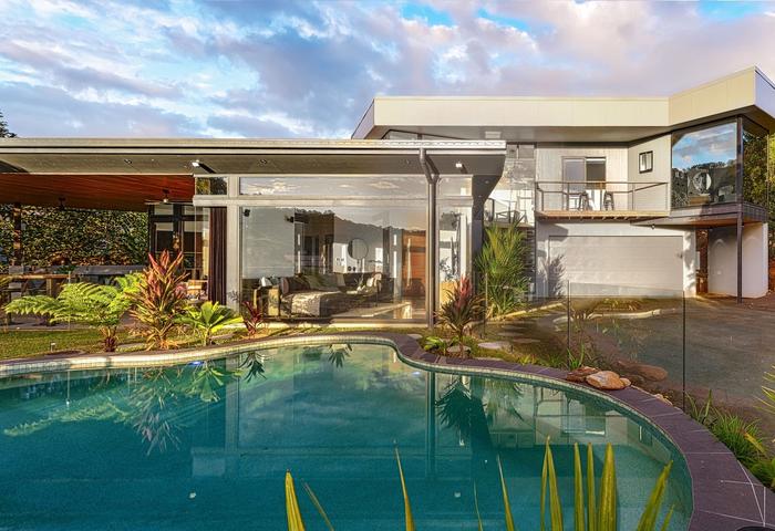 Spacious 7-Bedroom Estate and Large Shed on Acreage