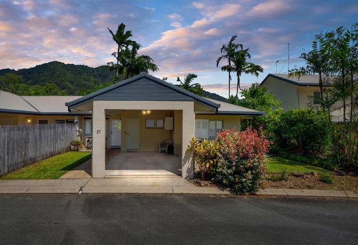Comfortable Low-Set Villa