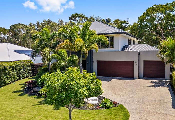 Stunning 4-bedroom family home with golf course frontage