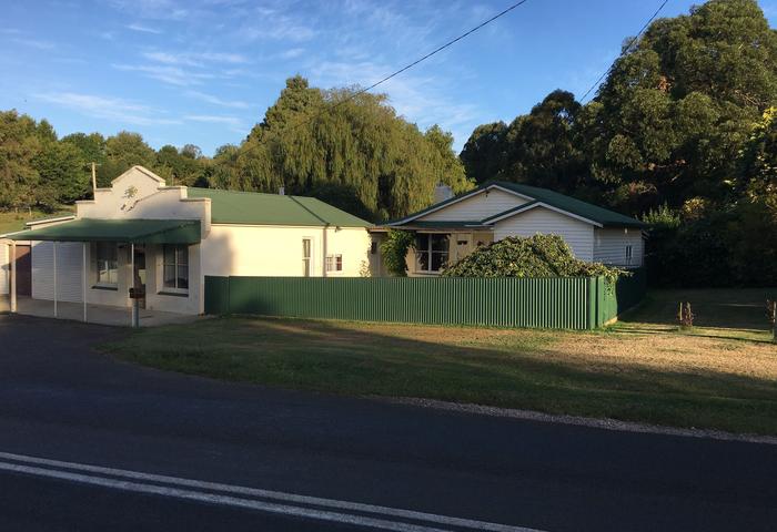 Large residence for the handyman or reno with huge mancave &amp; gardeners delight.
