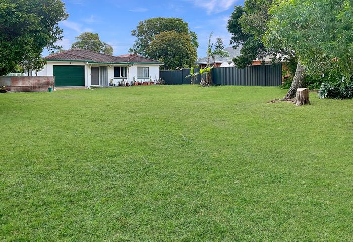 OPTIONS!  Sturdy Home with 2 Lot Subdivision DA OR 500m2 vacant block 