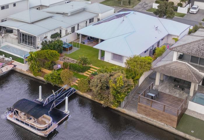 Boating &amp; Waterfront Lifestyle on Sunshine Coast for Under $2 Million